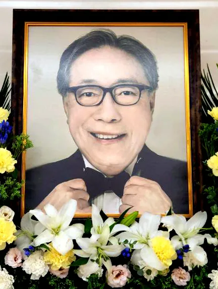 Veteran actor Byun Hee-bong (real name Byeon In-cheol) passed away on the 18th.  She died at the age of 81.  According to the bereaved family, the deceased passed away this morning after struggling with the recurrence of pancreatic cancer, which had previously been declared cured.  His funeral was set up in room 17 of the funeral hall at Samsung Seoul Hospital.  His funeral will be held at 12:30 pm on the 20th.  Born in Jangseong-gun, Jeollanam-do on June 8, 1942, the deceased worked as a theater actor and debuted in the entertainment industry in 1966 through the second round of MBC's voice actor recruitment.  (Photo = Provided by agency)