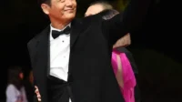 Chow Yun-Fat, unstoppable trophy selfie “I don’t have time, Kimchi” (X’s Issue) [BIFF 2023]