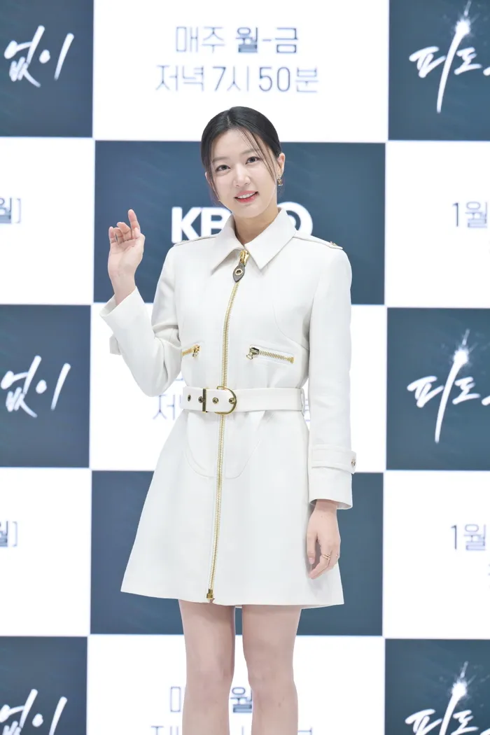 L'attrice Ha Yeon-ju sta posando alla presentazione della produzione del nuovo dramma quotidiano di KBS2 "Senza sangue e lacrime", trasmesso in diretta online il 22. foto KBS